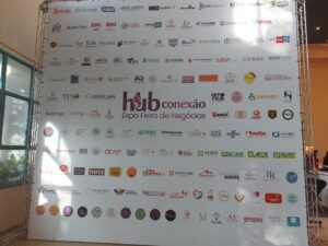 68% dos empreendedores ouvidos em feira do ABC têm indicação ou networking como principal canal de aquisição de clientes, aponta pesquisa da Agência Entre